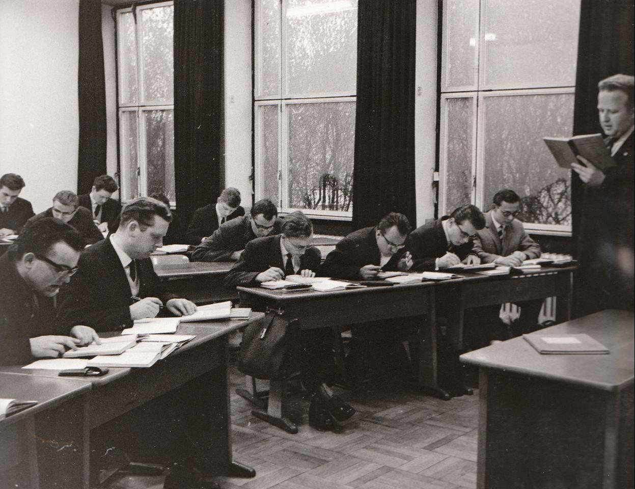 Bischöfliches Abendgymnasium, Klassenraum um 1960