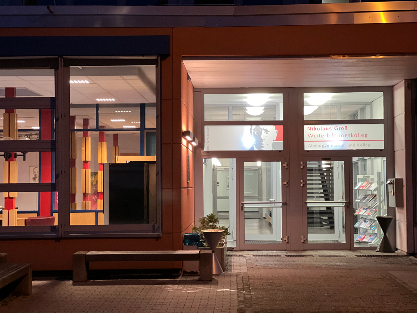 Eingang des Weiterbildungskollegs